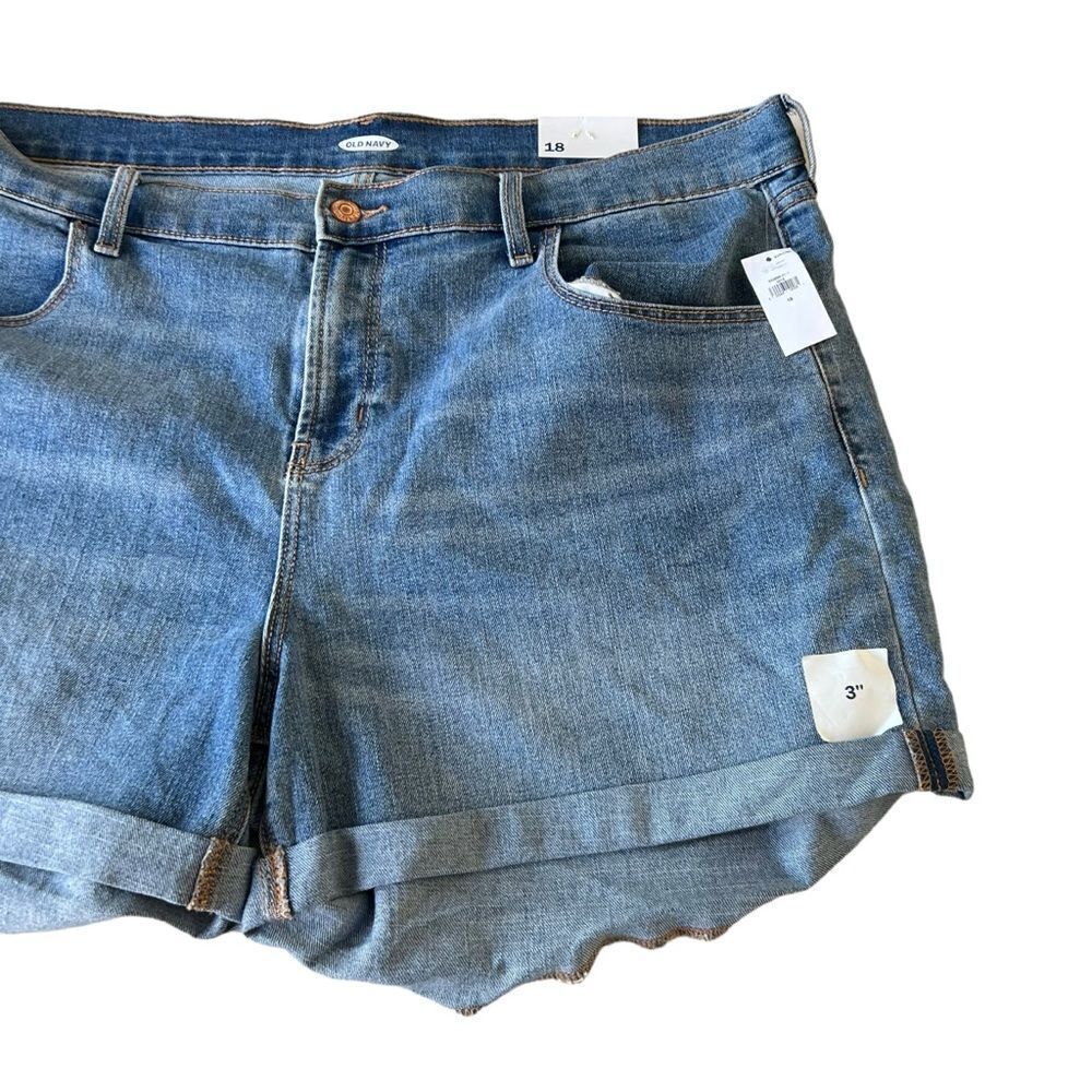 Old Navy Cuffed Denim Shorts - Picture 3 of 7